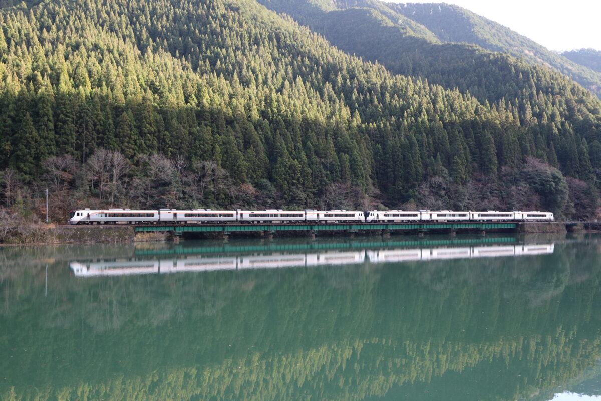 高山本線下原ダム湖